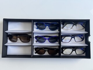 7x Optische monturen, Tom Davies, in luxe opbergdoos/displaytray